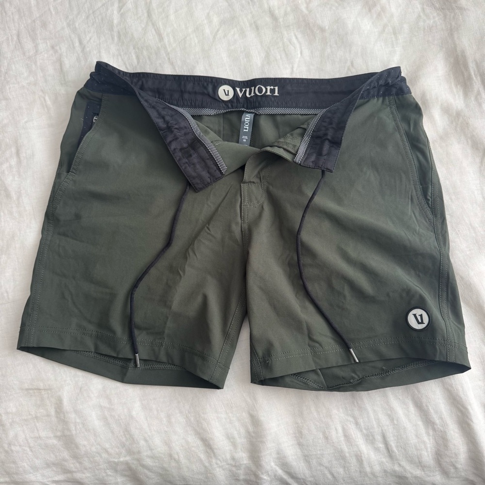 NEW Vuori Green Bahia Shorts 32